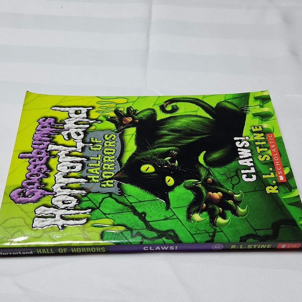 Goosebumps HorrorLand Book - Claws! - Picture 4 of 5